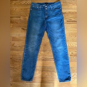 listing-status-banner